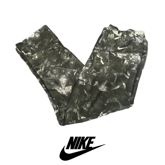 Nike | Dri Fit Capri Leggings | Size M - Picture 1 of 3